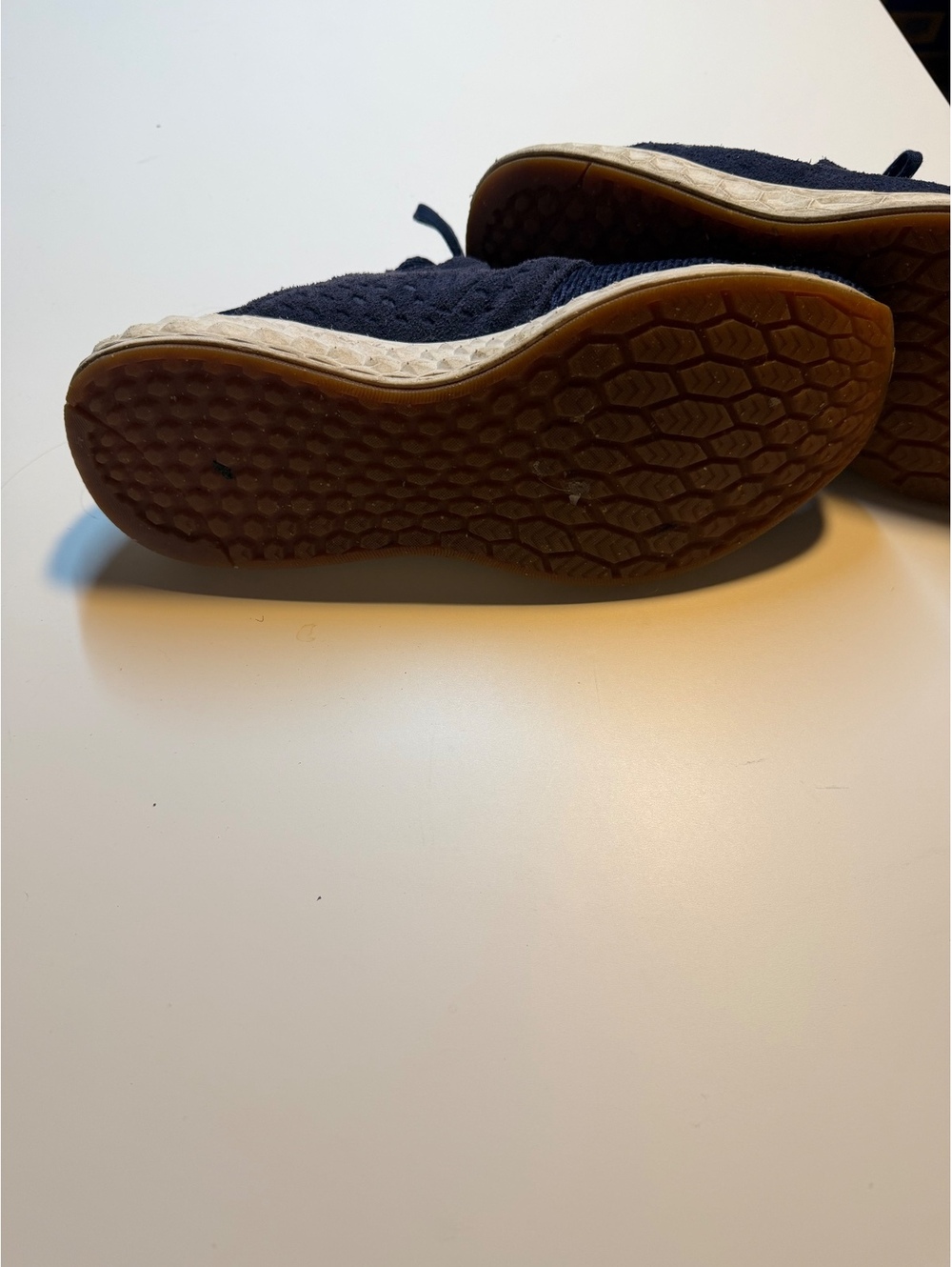 Navy women’s new balance sneakers 8.5 - Picture 5 of 6
